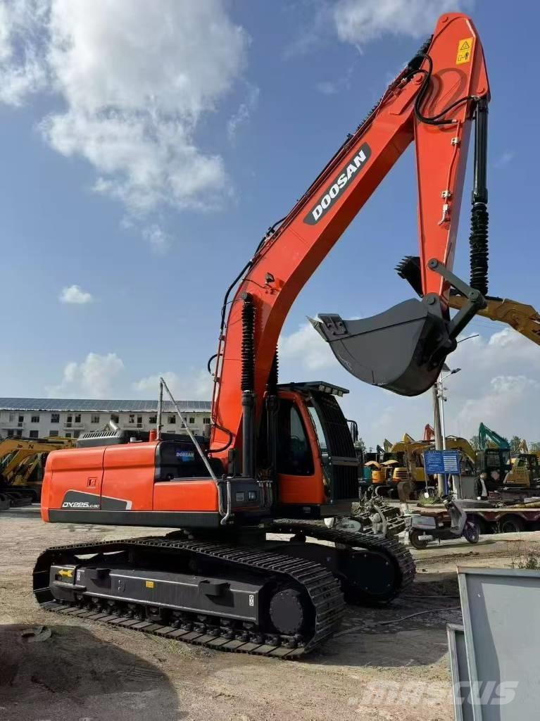 Doosan 225 LCA Lánctalpas kotrók