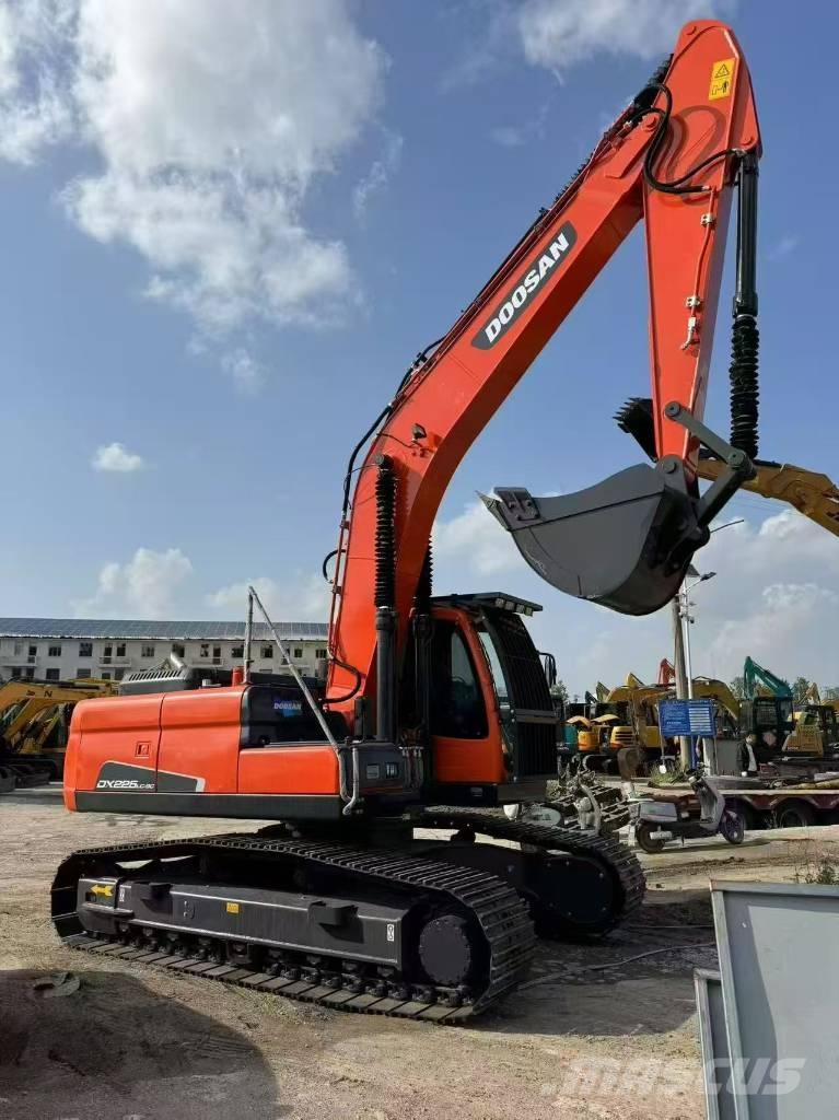 Doosan 225 LCA Lánctalpas kotrók