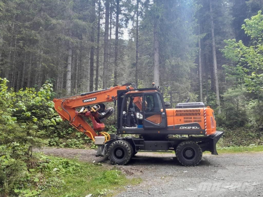 Doosan DX 210 W Erdészeti Kotrók
