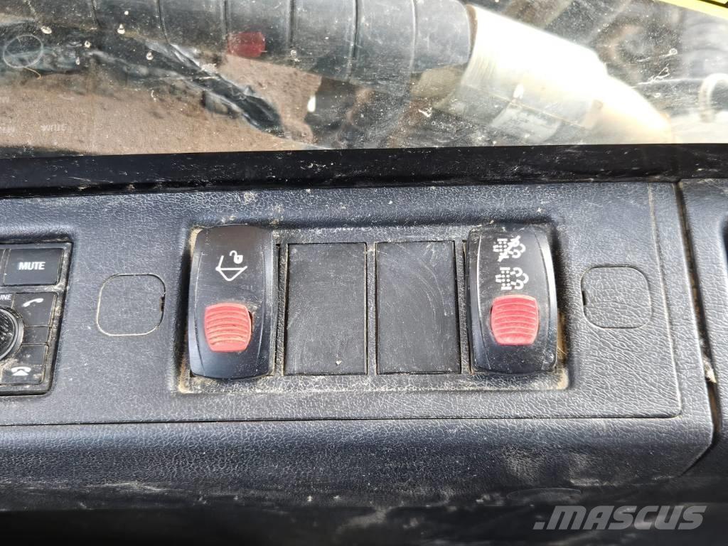 Hyundai HX 220 L Lánctalpas kotrók