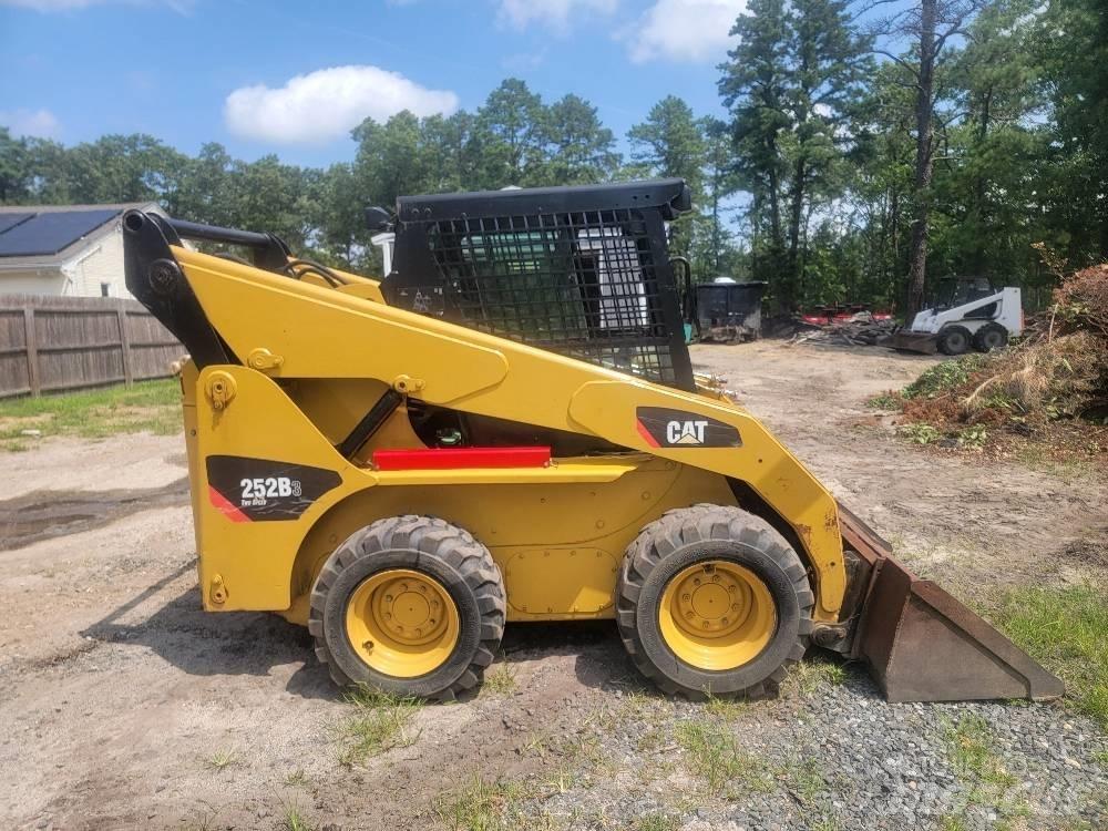 CAT 252 B 3 Kompaktrakodók