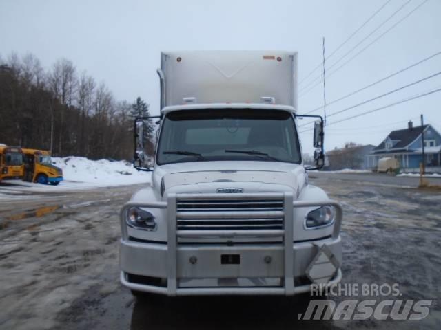 Freightliner M2 106 Dobozos teherautók