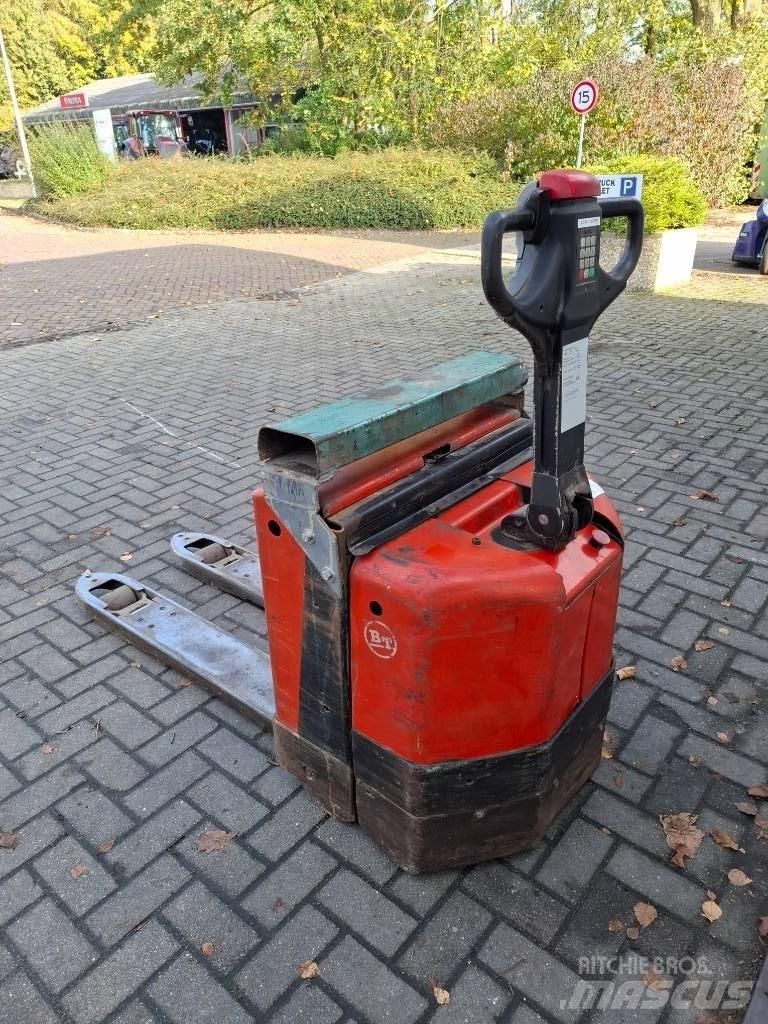 BT LWE200 Alacsony emelőkocsi