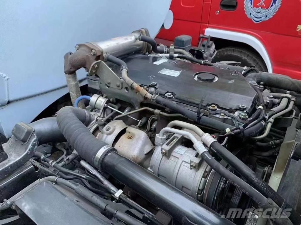 Isuzu ELF 4x2 Vízszállító teherautók