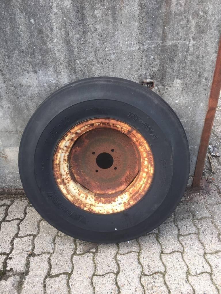 BKT 7.50 R 16 + velg Gumiabroncsok, kerekek és felnik