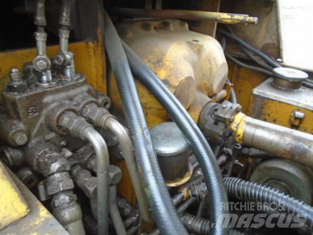 Clark 664B Vonszolók