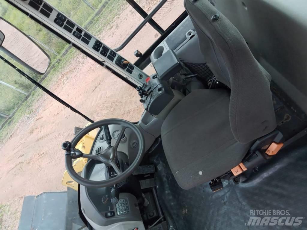 Volvo L90F Gumikerekes homlokrakodók