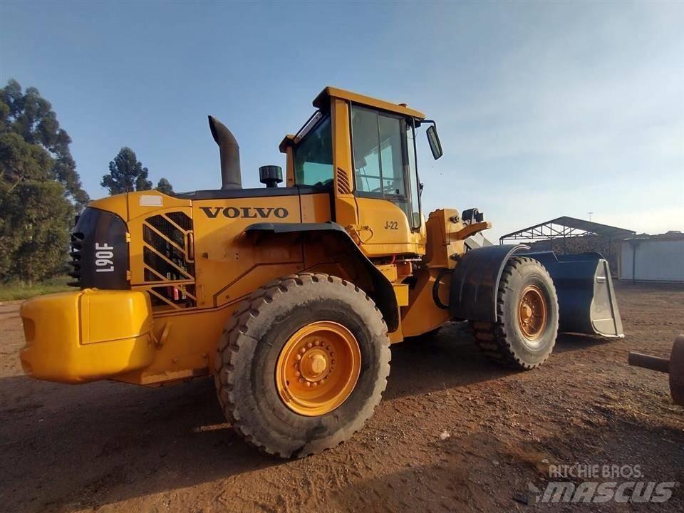 Volvo L90F Gumikerekes homlokrakodók