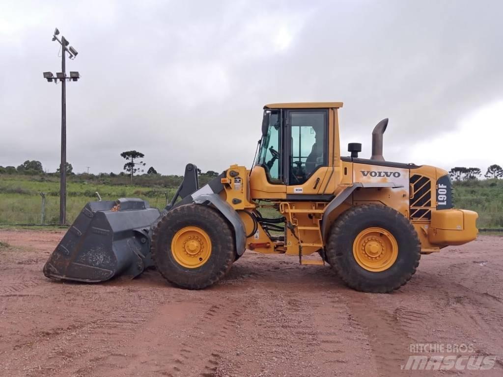 Volvo L90F Gumikerekes homlokrakodók