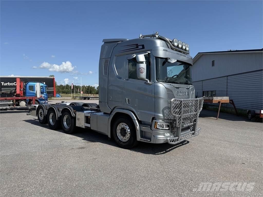 Scania R650 8x4 Fülkés alváz