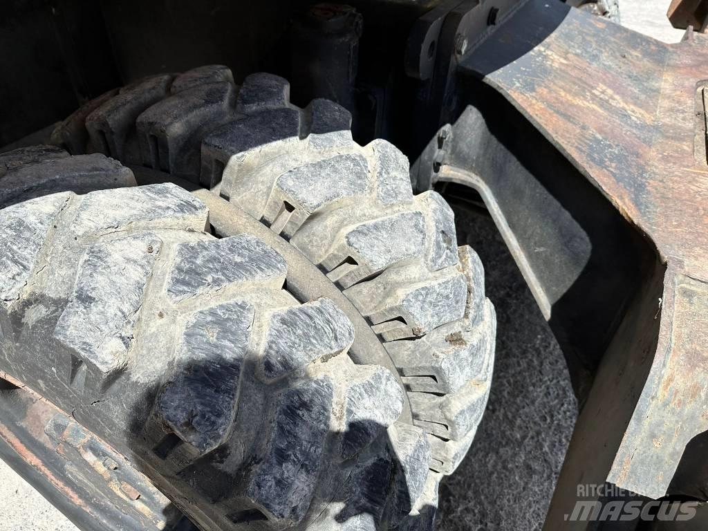 Komatsu PW130 ES-6K Gumikerekes kotrók