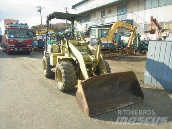 Mitsubishi WS300A Gumikerekes homlokrakodók