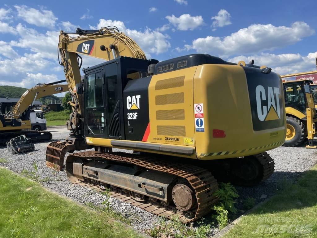 CAT 323F L Lánctalpas kotrók