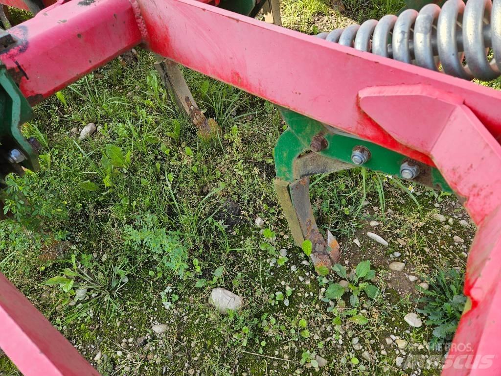 Unia Cross L 300 Talajlazító ekék