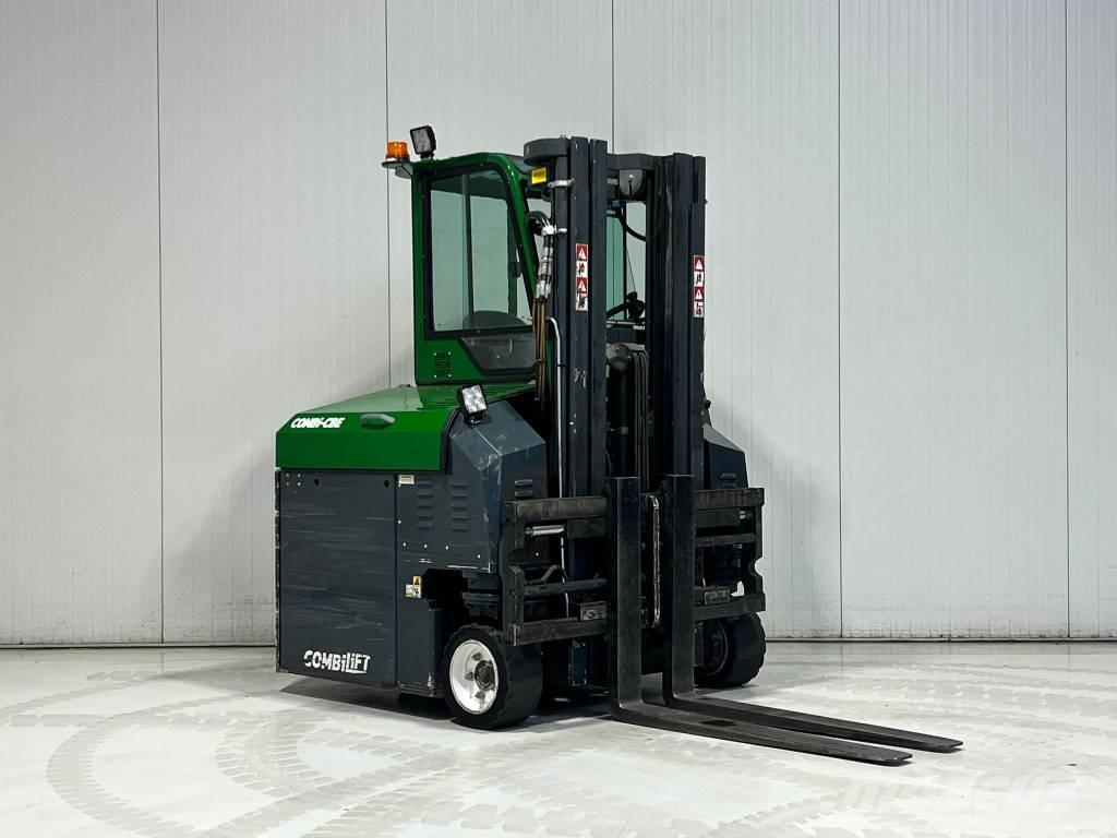 Combilift CBE2500 Tolóoszlopos négyutas targonca