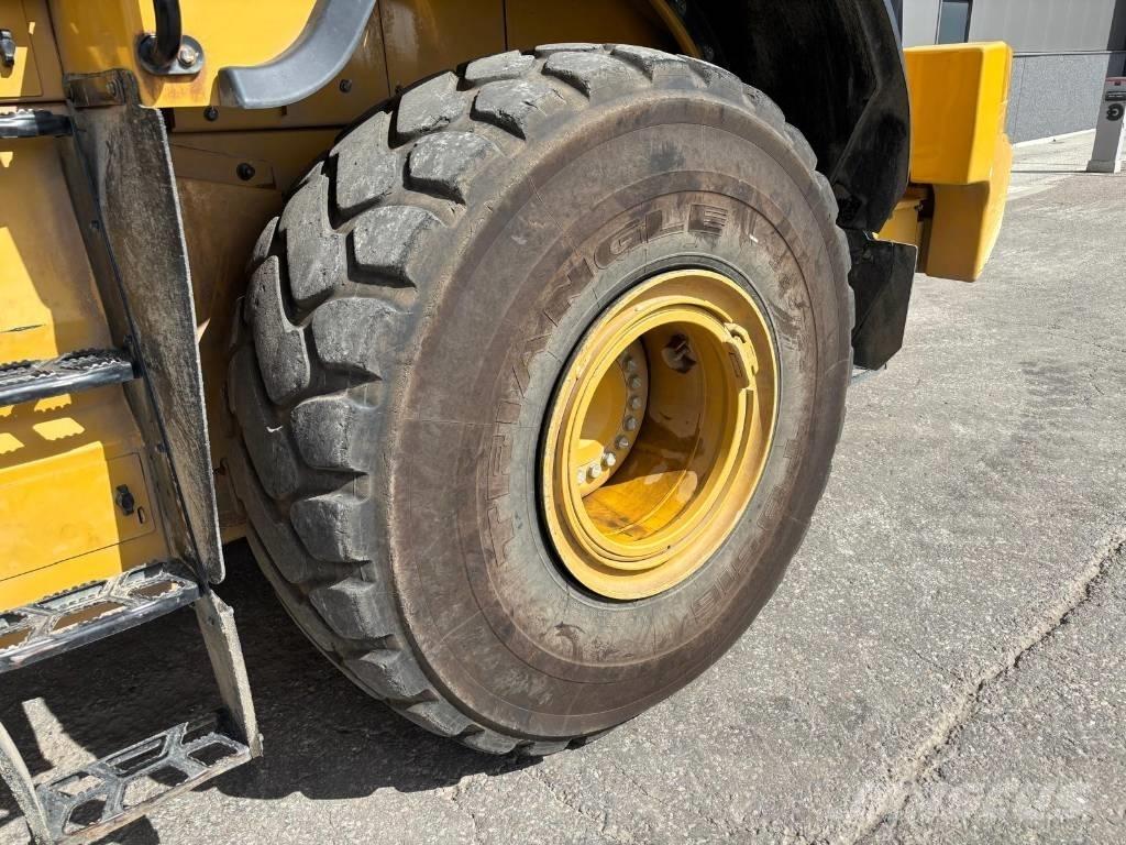 CAT 972 M XE Gumikerekes homlokrakodók