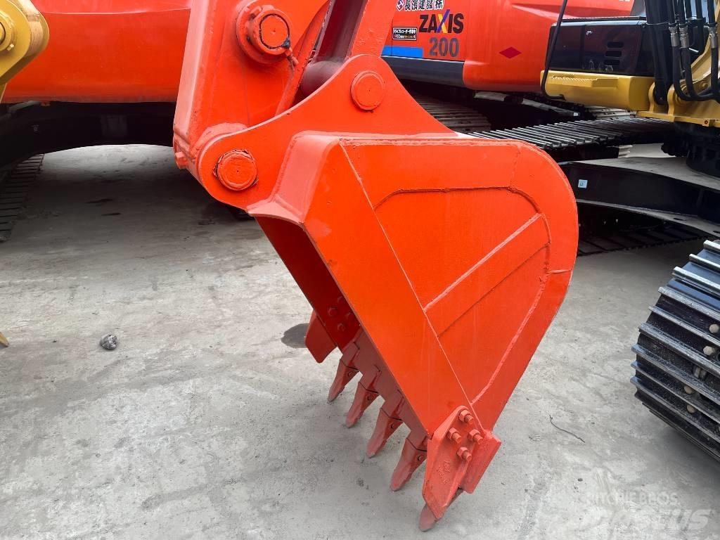 Hitachi 130 Lánctalpas kotrók