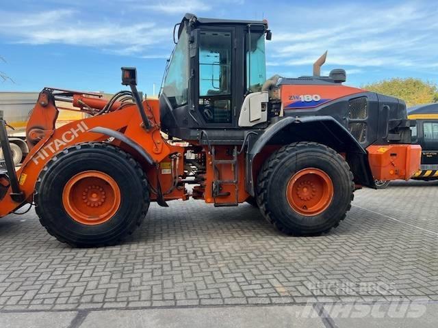 Hitachi ZW 180-6 Gumikerekes homlokrakodók