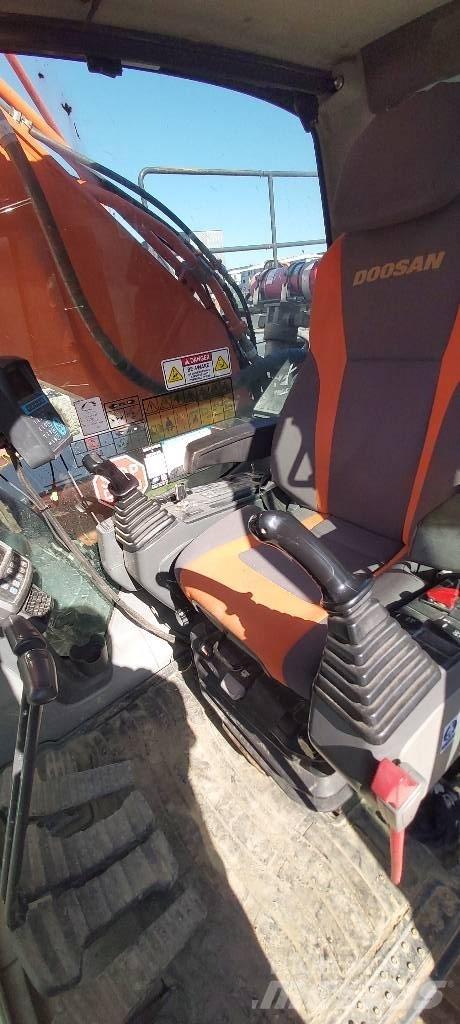Doosan DX 300 LC Lánctalpas kotrók