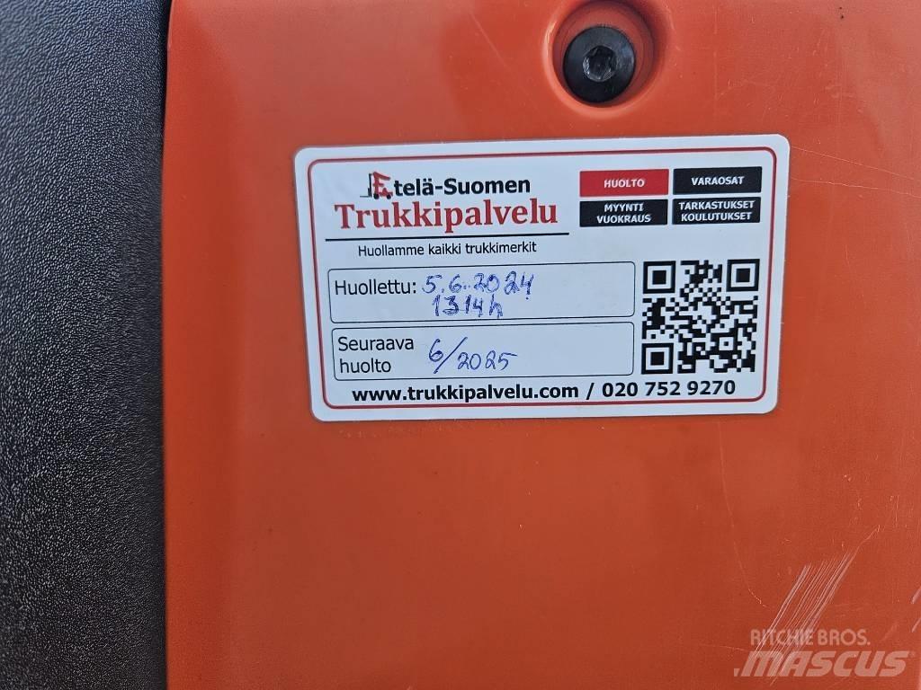 Toyota LWE 200 Vezetőállásos alacsony emelőkocsi