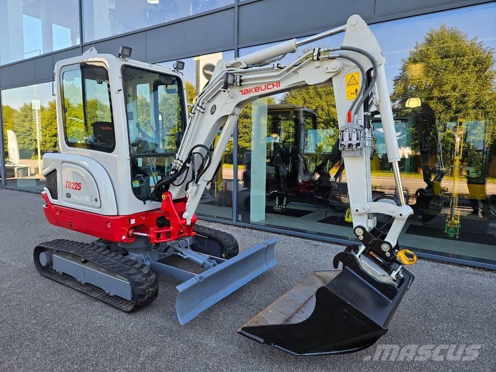 Takeuchi TB 225 Mini kotrók < 7t
