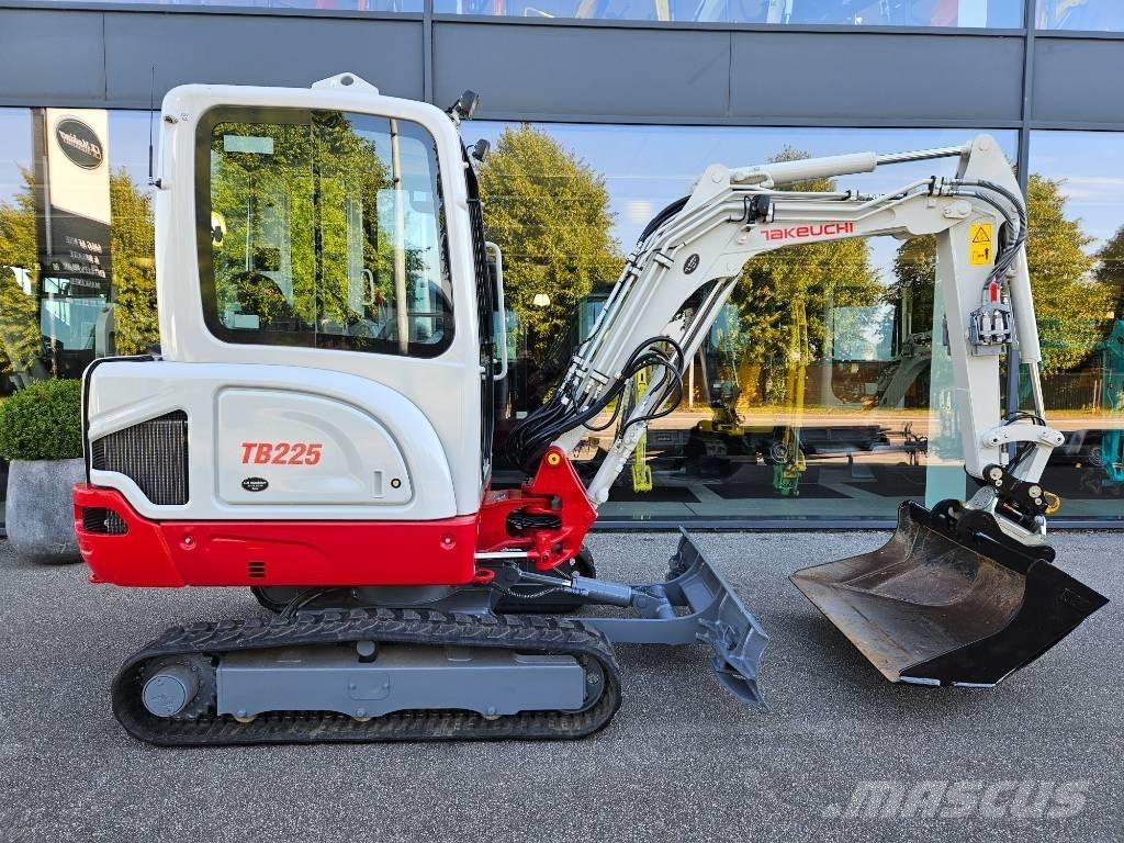 Takeuchi TB 225 Mini kotrók < 7t