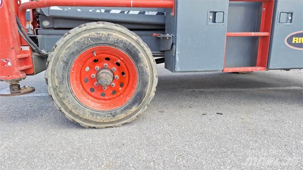 SkyJack 8841RT Ollós emelők