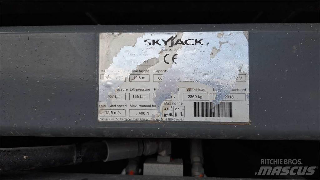 SkyJack 8841RT Ollós emelők