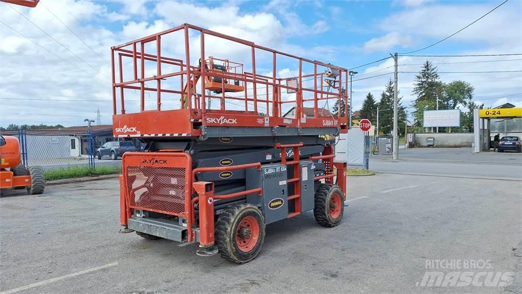 SkyJack 8841RT Ollós emelők