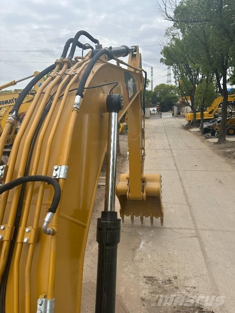 CAT CAT330D Közepes (midi) kotrók 7 t - 12 t