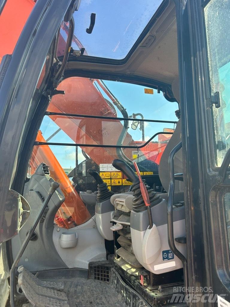 Hitachi ZX225 USLC-6 Lánctalpas kotrók