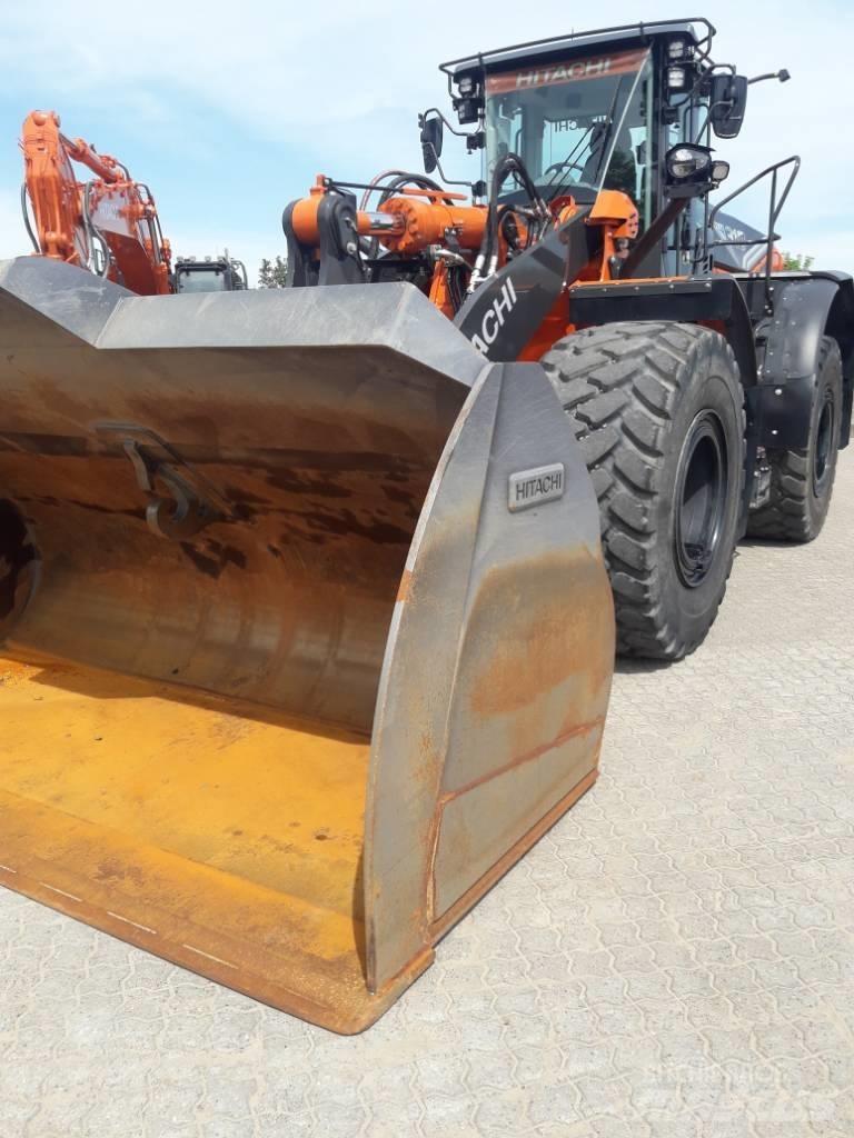 Hitachi ZW310-7 Gumikerekes homlokrakodók