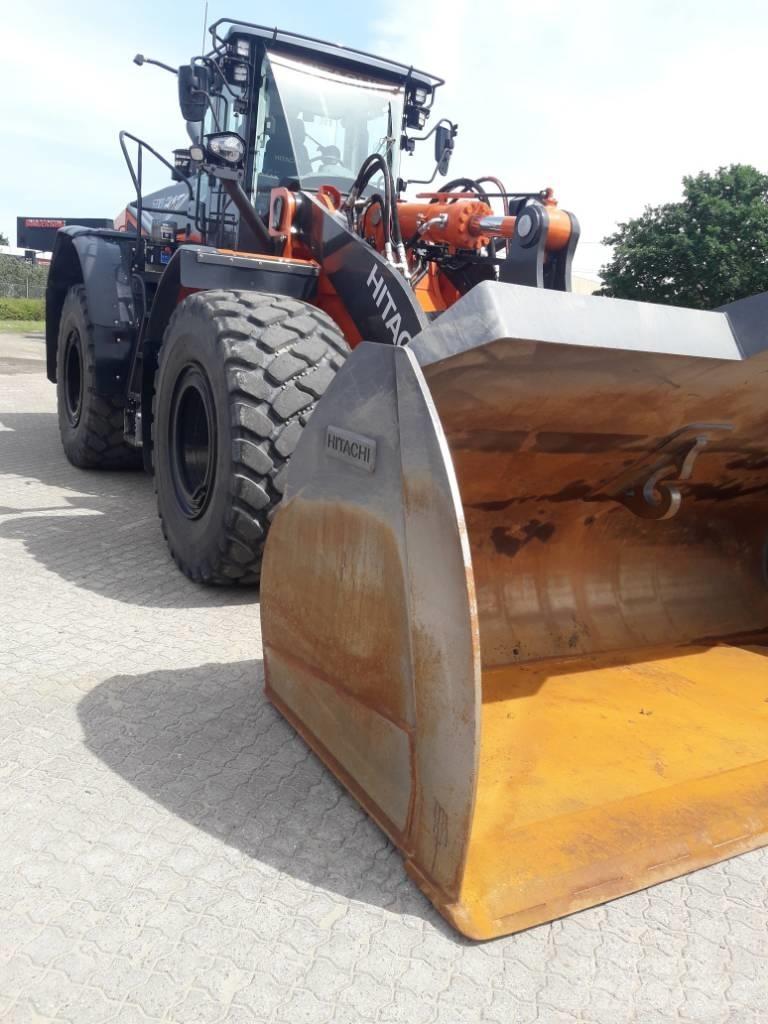 Hitachi ZW310-7 Gumikerekes homlokrakodók