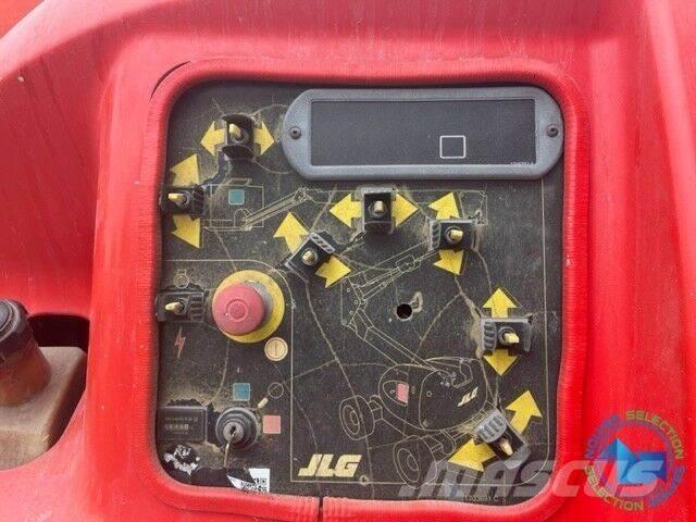 JLG 450AJ Karos emelők