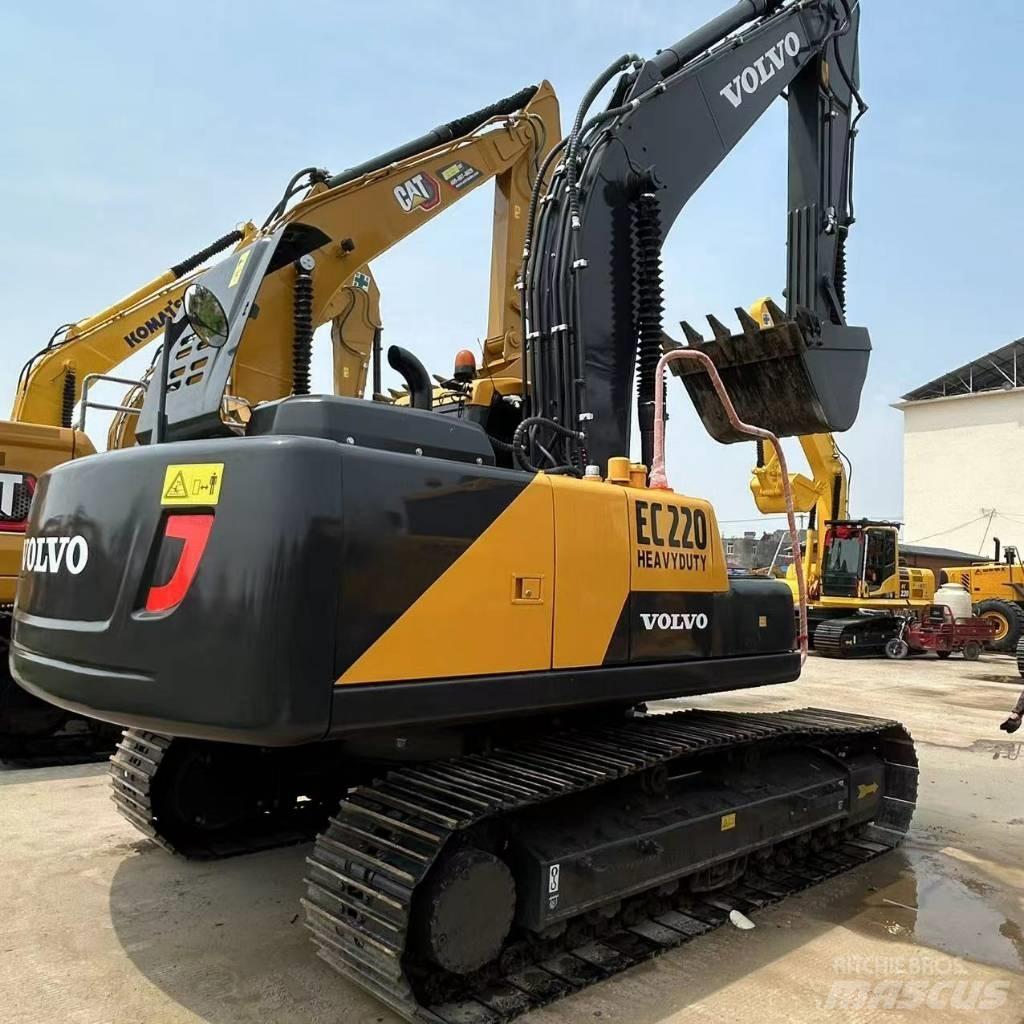 Volvo 220 Lánctalpas kotrók