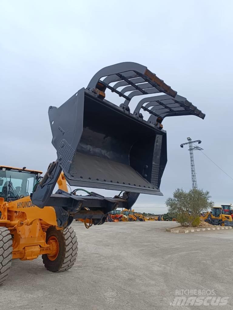 Hyundai HL 955 XT Gumikerekes homlokrakodók