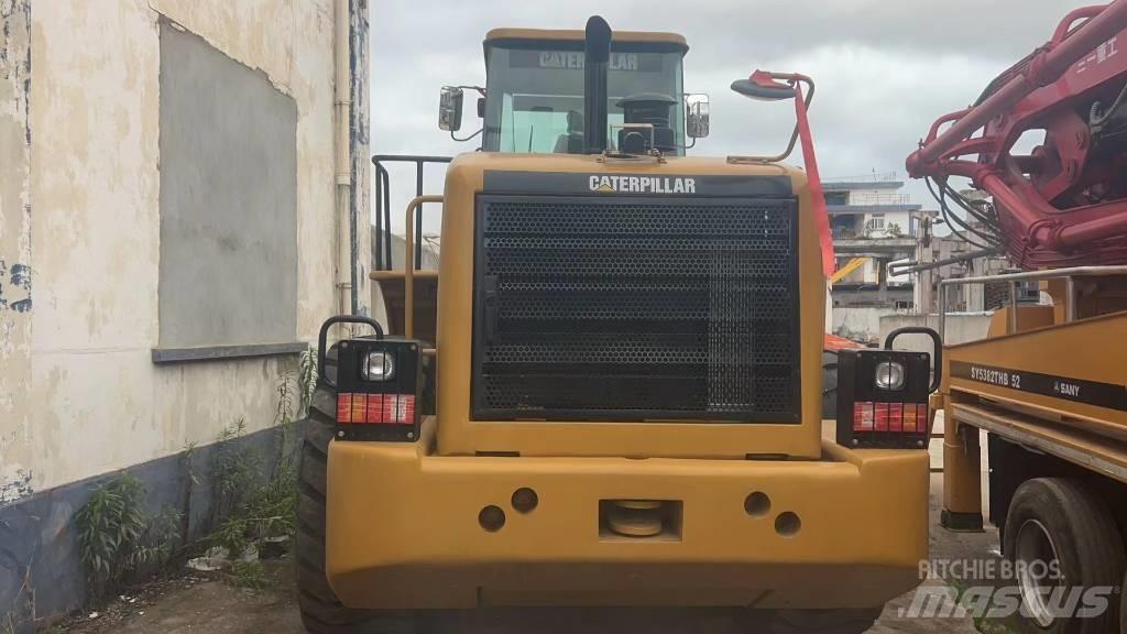 CAT 966 H Gumikerekes homlokrakodók