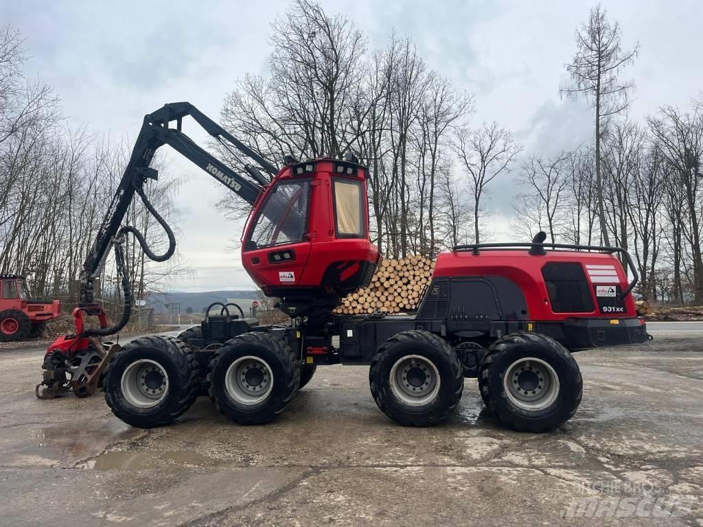 Komatsu 931 XC Betakarítók
