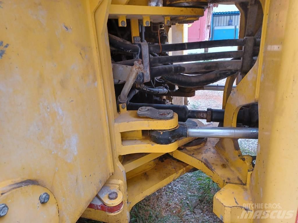 New Holland W271 Gumikerekes homlokrakodók