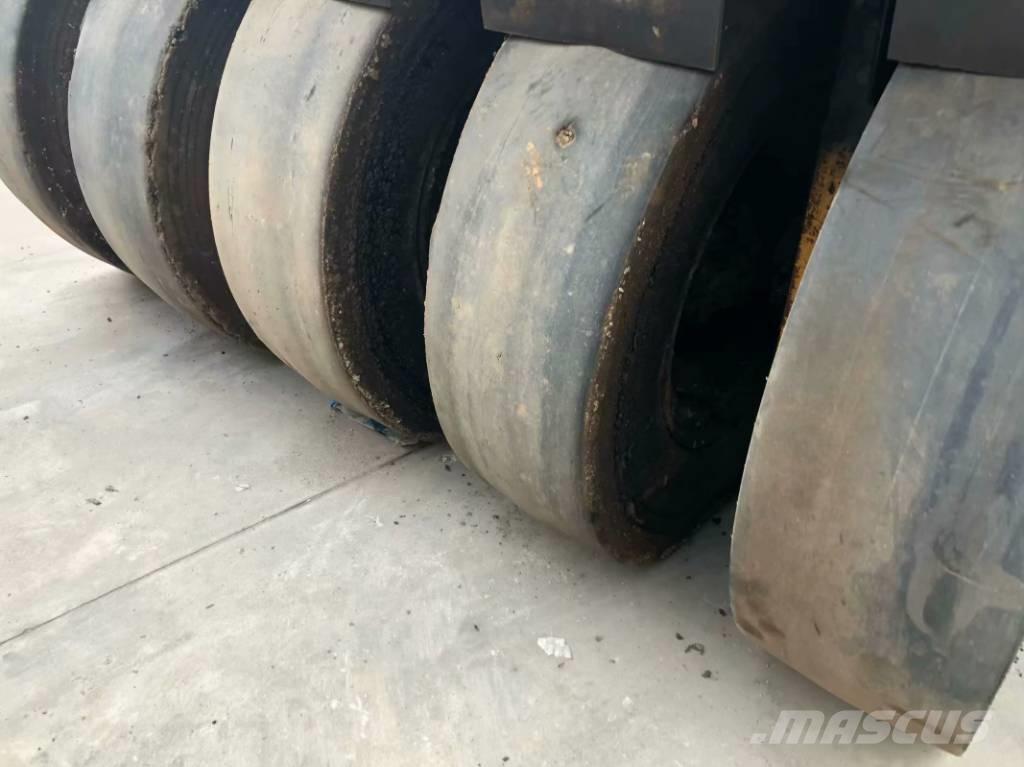 XCMG XP303 Pneumatikus kerekes hengerek