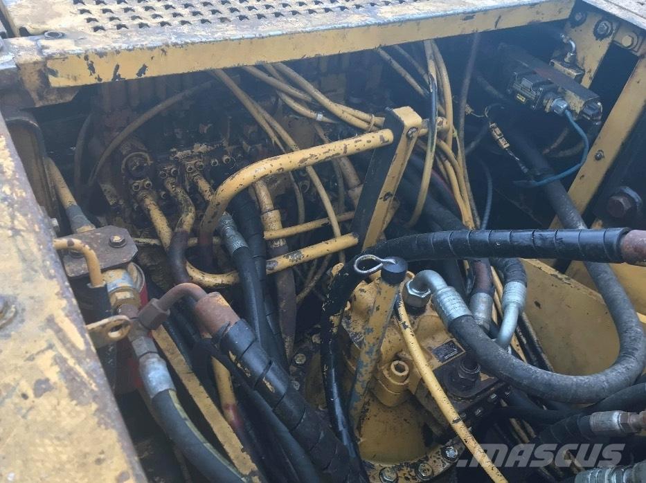 CAT 320 B Lánctalpas kotrók