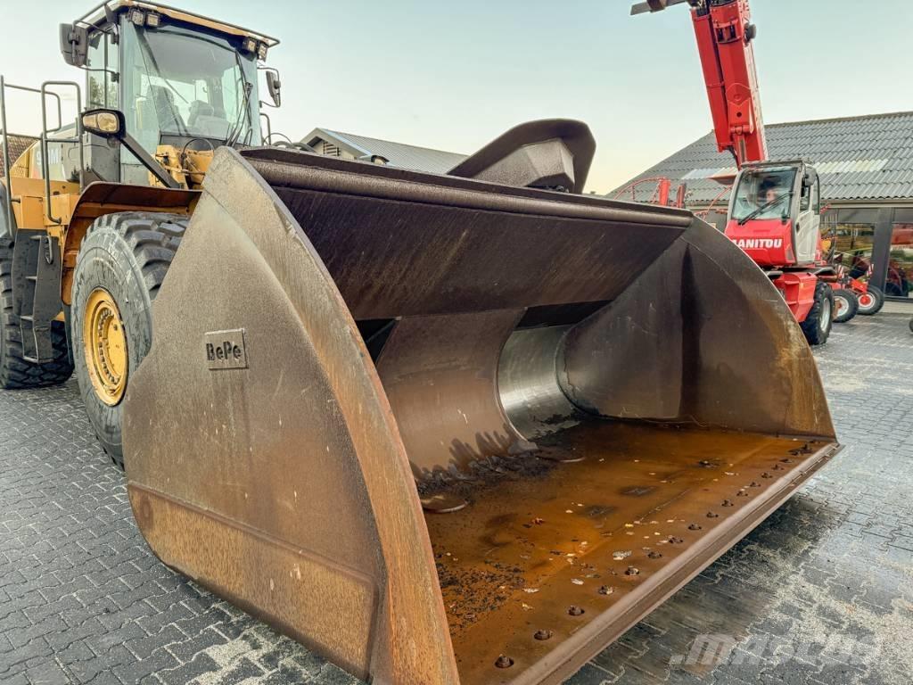 CAT 980M Gumikerekes homlokrakodók