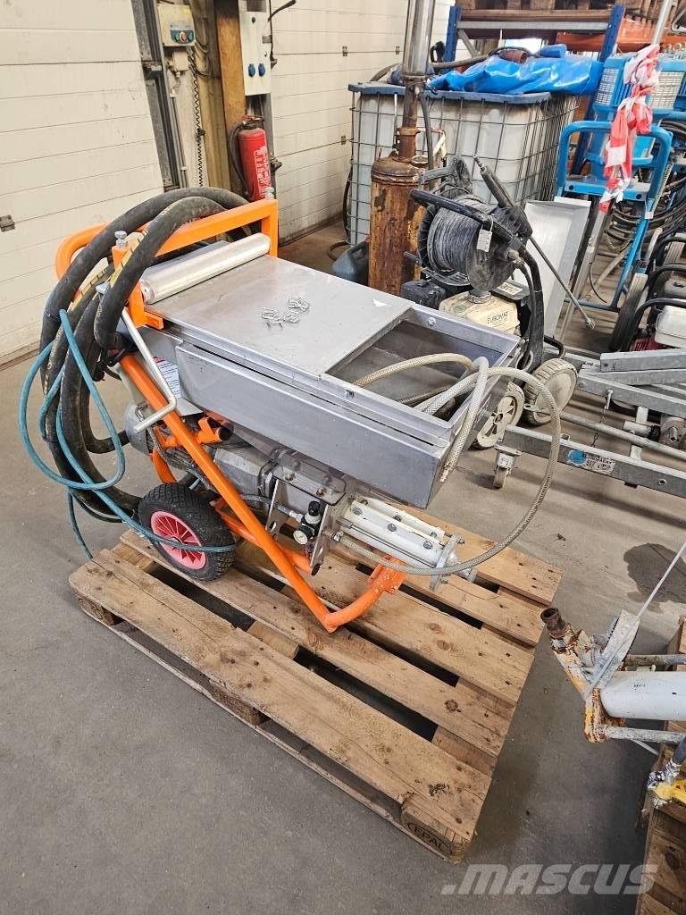  La tyrolienne T152 Esztrich pumpák