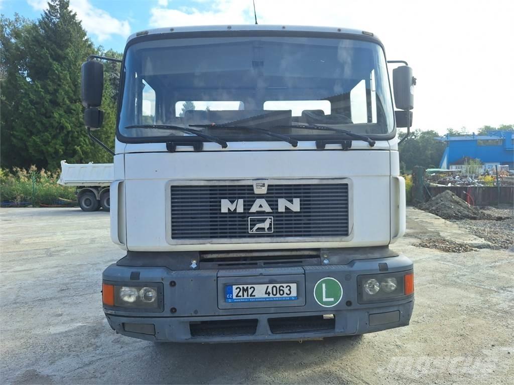 MAN 26.403 6X2 Fülkés alváz