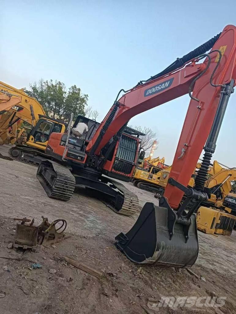 Doosan DX225LC-9C Lánctalpas kotrók