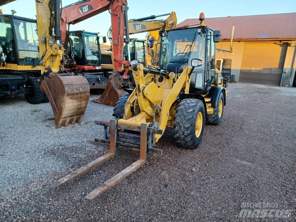 CAT 907 M Gumikerekes homlokrakodók