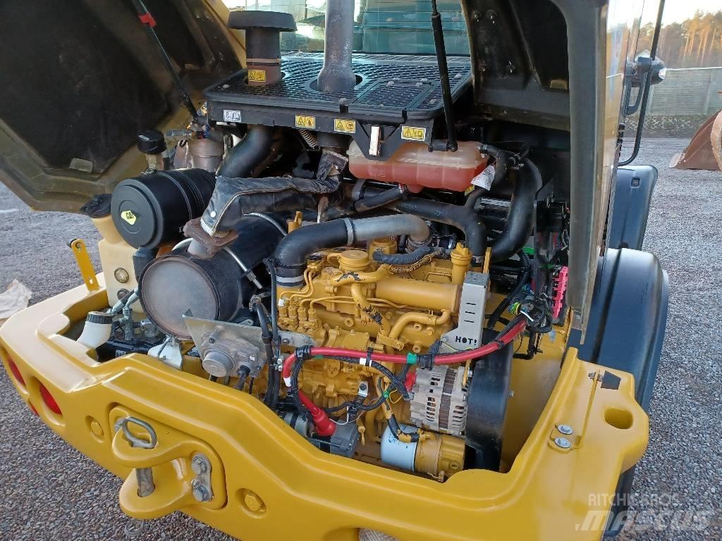 CAT 907 M Gumikerekes homlokrakodók