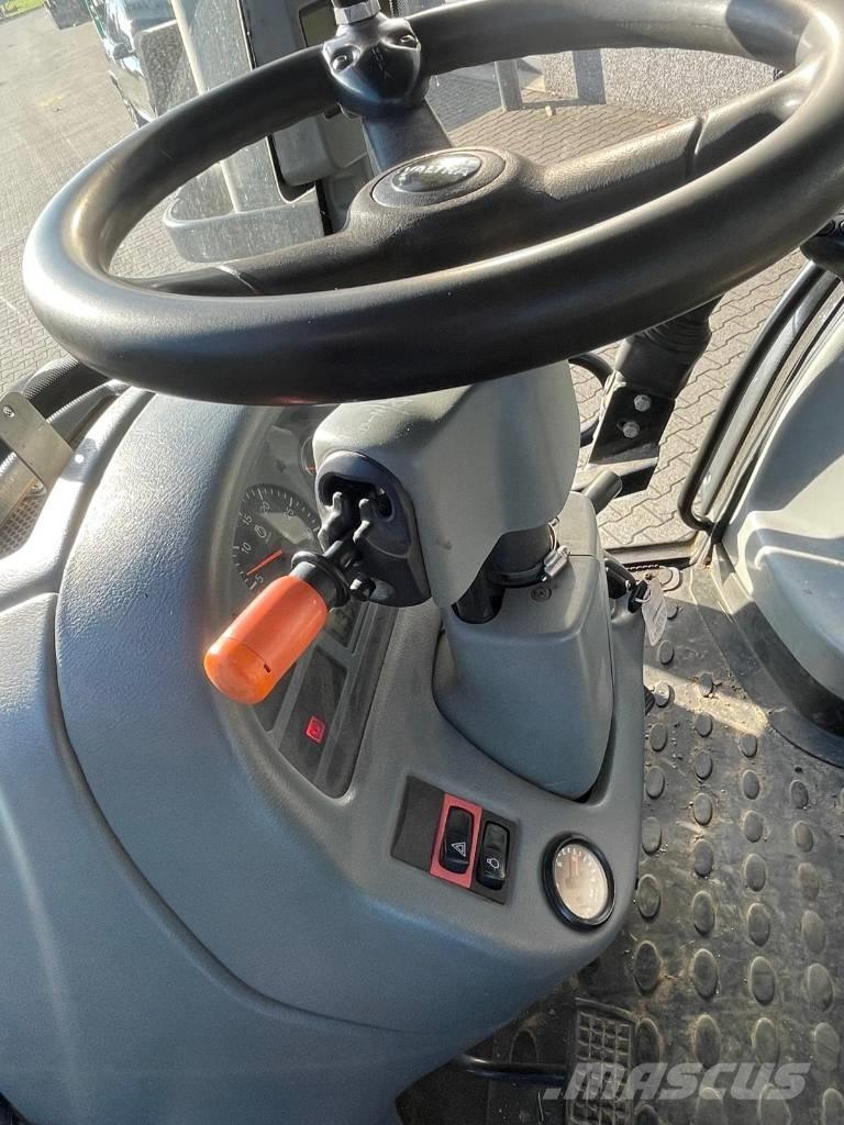 Valtra T151 tractor Traktorok