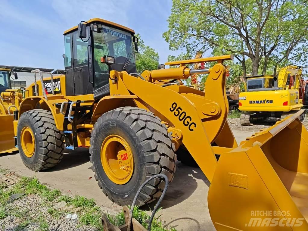 CAT 950 GC Gumikerekes homlokrakodók