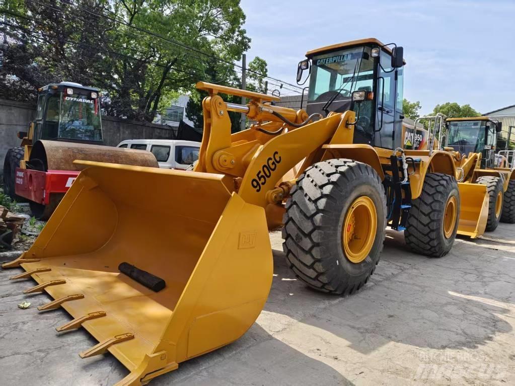 CAT 950 GC Gumikerekes homlokrakodók